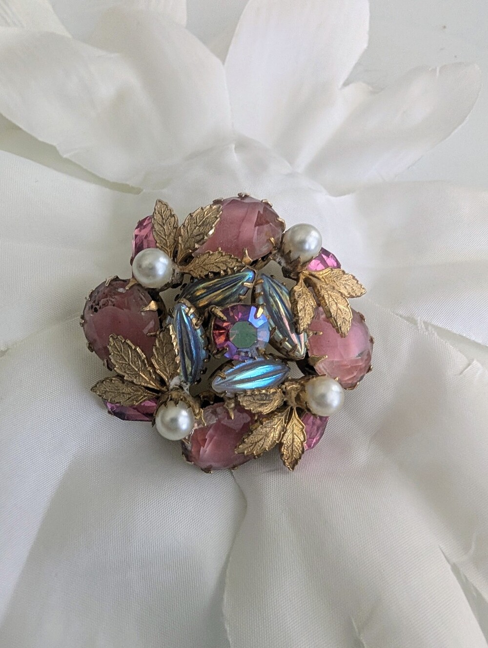 Vintage Jeweled Brooch Pink pearl Gold Leaves Pin
